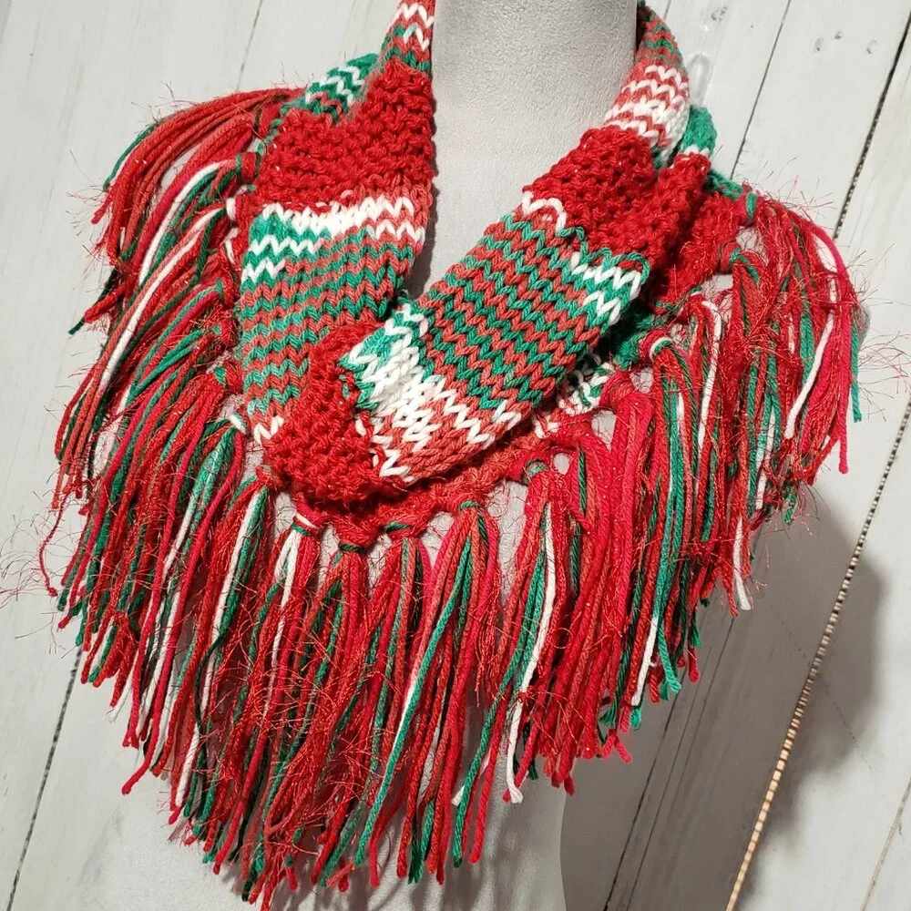 NEW‎ Hand Knitted Christmas Women's Boho Cowl Scarf Fringe Knit Red Green Party